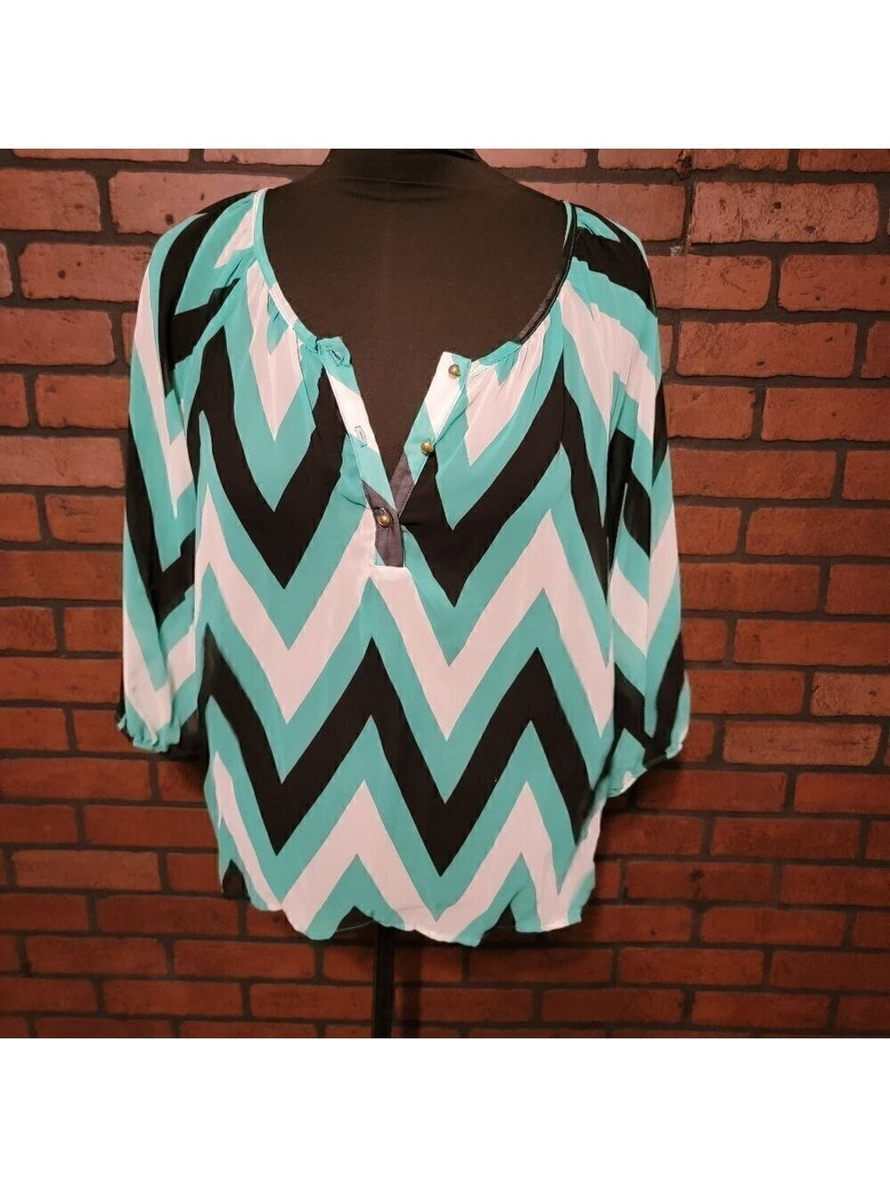 Tyche sheer green/black/white chevron shirt. 3/4 sleeve w/elastic cuffs.